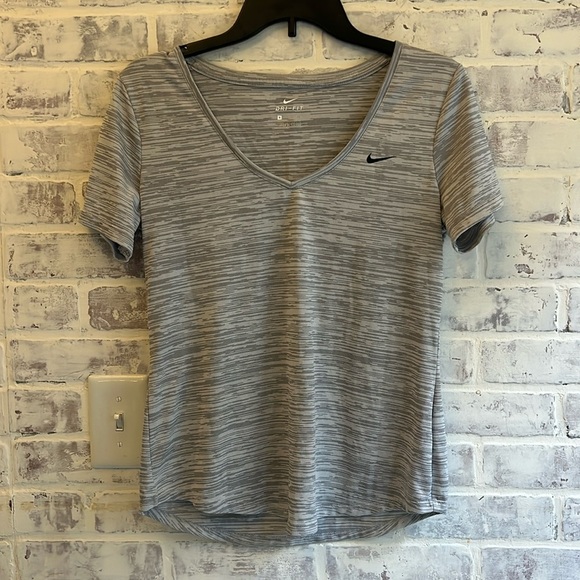 Nike Dri Fit Women’s Shirt V-Neck Short Sleeve Tee Heathered Gray Swoosh Size Sm - Picture 1 of 6